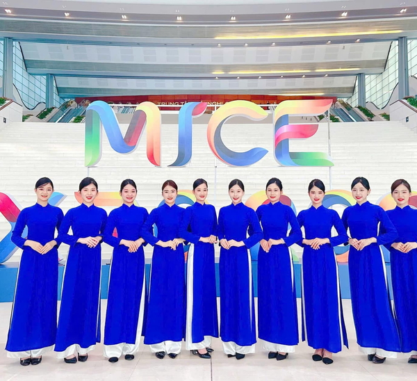 THE NEXT ICON – BIỂU TƯỢNG MỚI